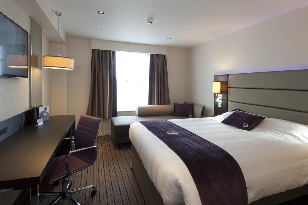 Premier Inn Peterborough - Ferry Meadows エクステリア 写真