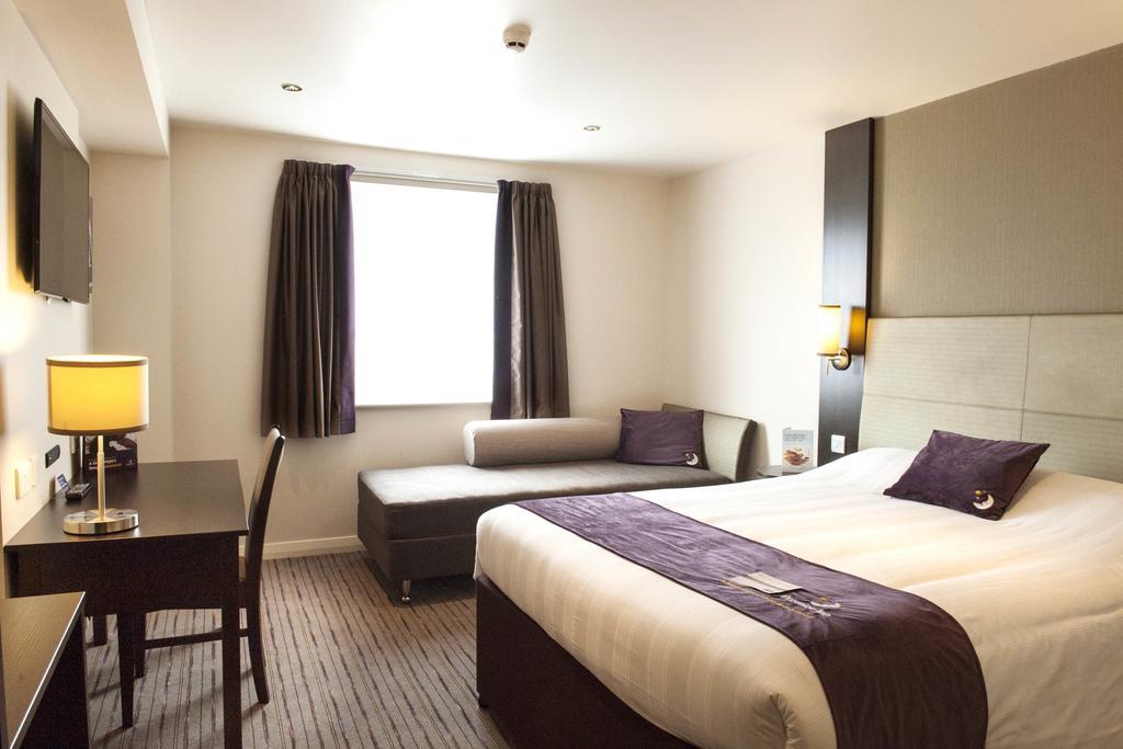 Premier Inn Peterborough - Ferry Meadows エクステリア 写真
