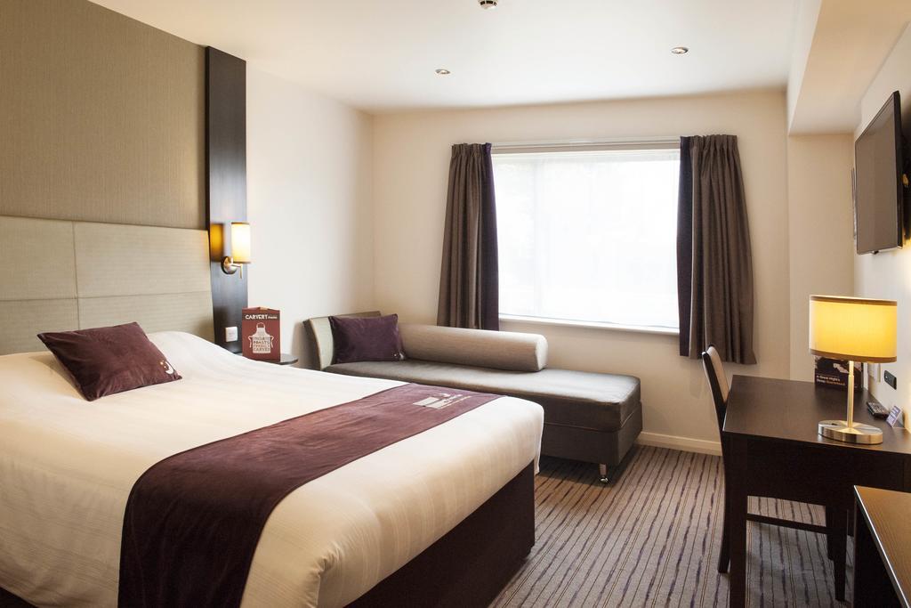Premier Inn Peterborough - Ferry Meadows エクステリア 写真