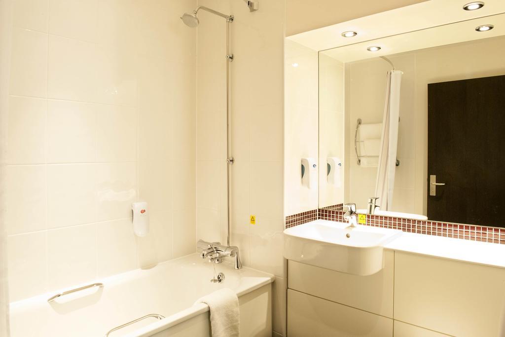 Premier Inn Peterborough - Ferry Meadows エクステリア 写真