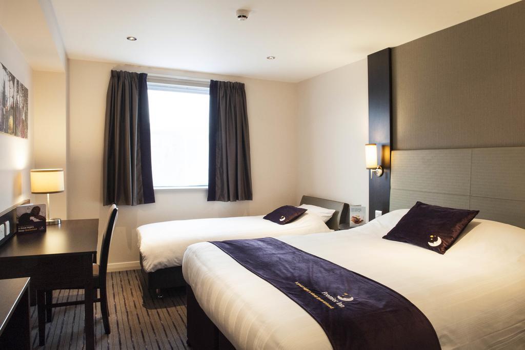 Premier Inn Peterborough - Ferry Meadows エクステリア 写真