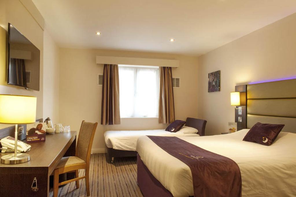 Premier Inn Peterborough - Ferry Meadows エクステリア 写真