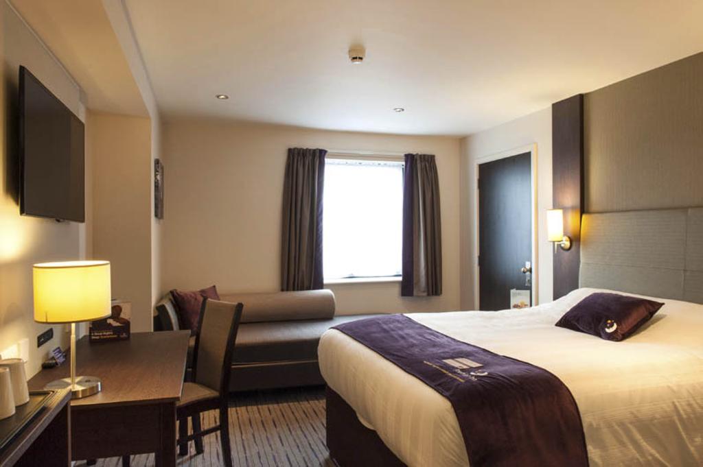 Premier Inn Peterborough - Ferry Meadows エクステリア 写真