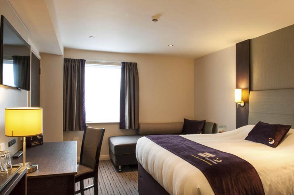 Premier Inn Peterborough - Ferry Meadows エクステリア 写真