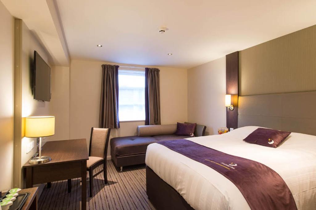 Premier Inn Peterborough - Ferry Meadows エクステリア 写真