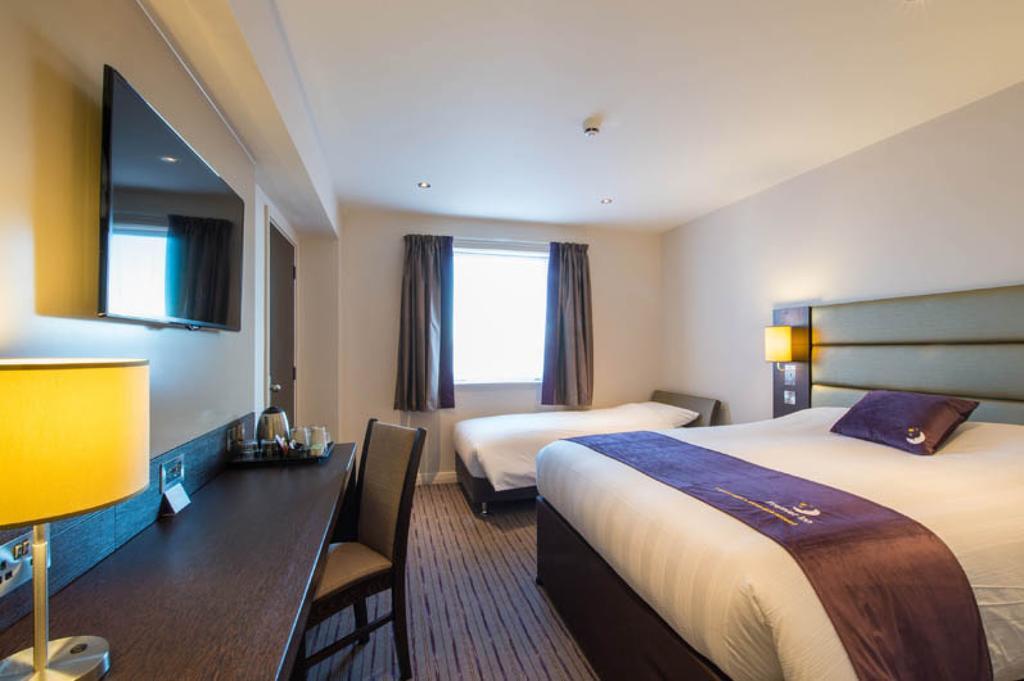 Premier Inn Peterborough - Ferry Meadows エクステリア 写真
