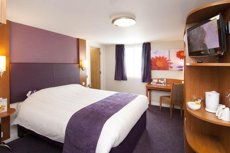 Premier Inn Peterborough - Ferry Meadows エクステリア 写真