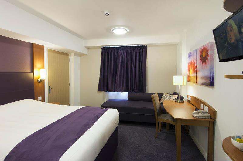 Premier Inn Peterborough - Ferry Meadows エクステリア 写真
