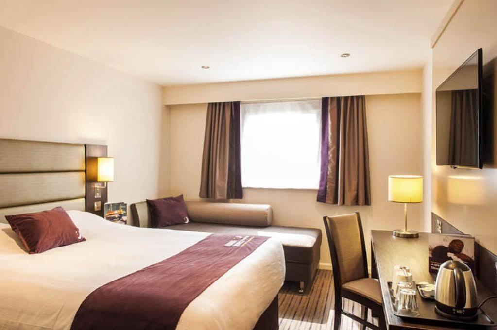 Premier Inn Peterborough - Ferry Meadows エクステリア 写真