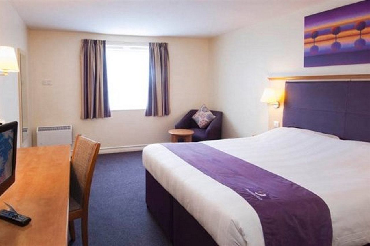 Premier Inn Peterborough - Ferry Meadows エクステリア 写真